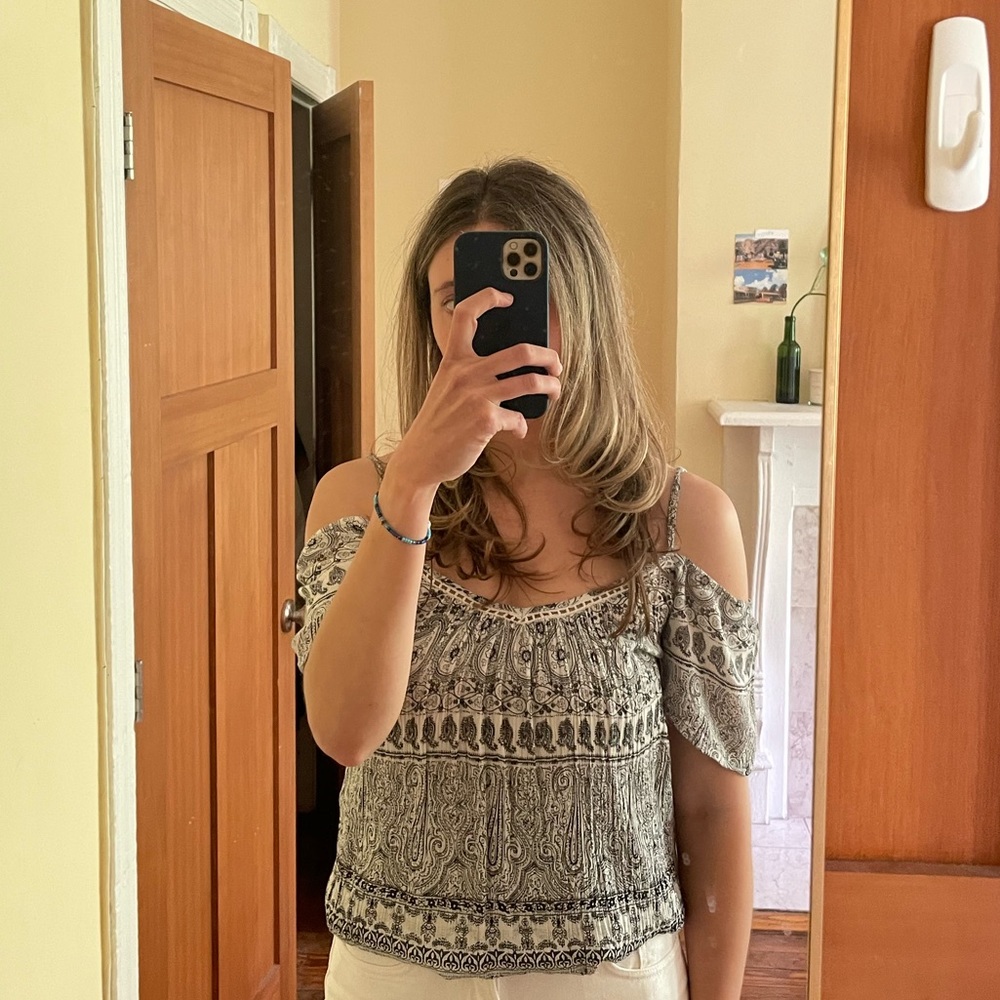Off the shoulder summery top - size S/M